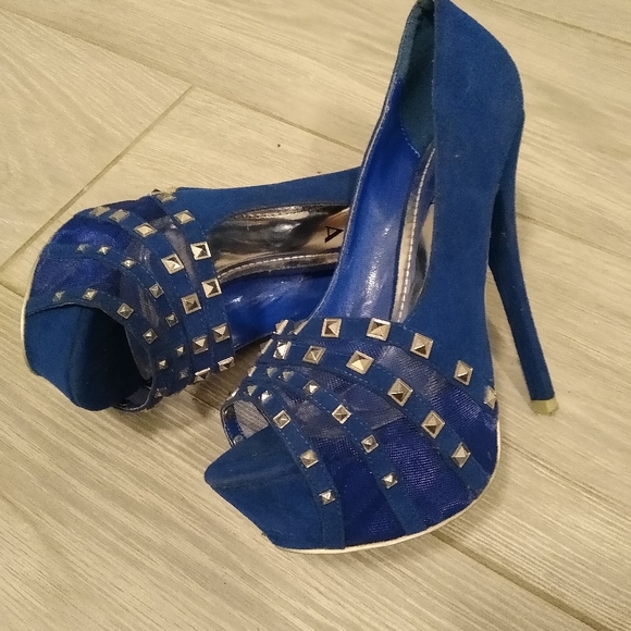 Shoes - Picture 4 of 4